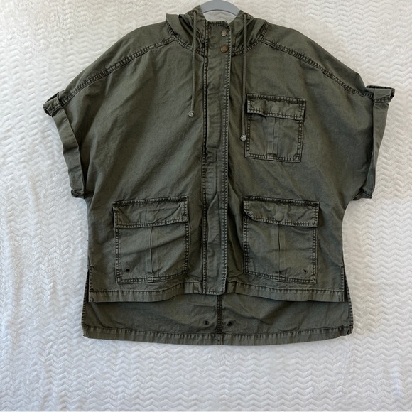 American Eagle Outfitters Jackets & Blazers - American Eagle Military Shacket Women’s XL Green Cargo Hooded Short Sleeve Boxy